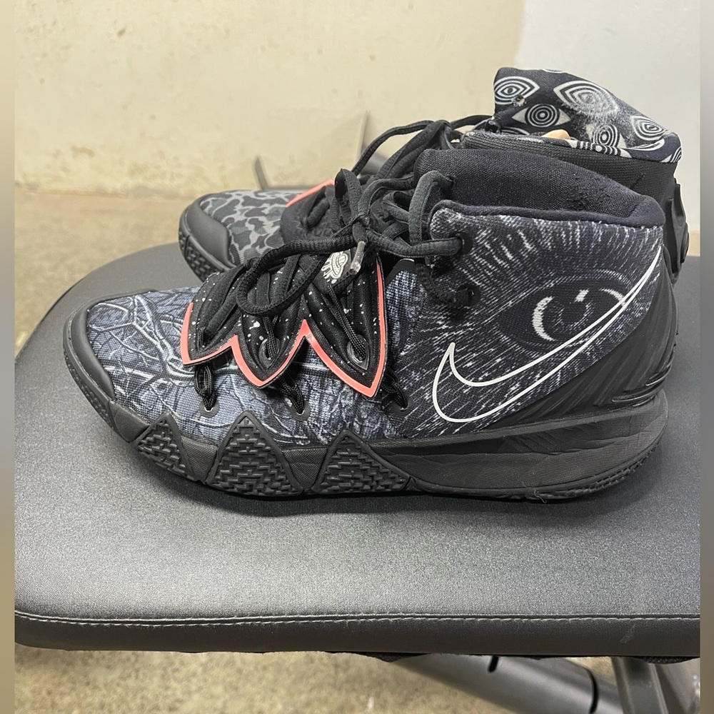 Nike Kyrie Kybrid worn a couple times in great condition. No box size 9
